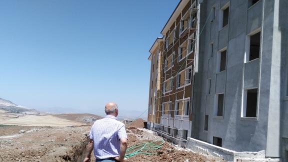 İlçe Milli Eğitim Müdürümüz İbrahim Cahit AYAZHAN Fatih Mahallesinde Yapılan 24 Derslikli Ortaokul inşaatında incelemelerde Bulundu.