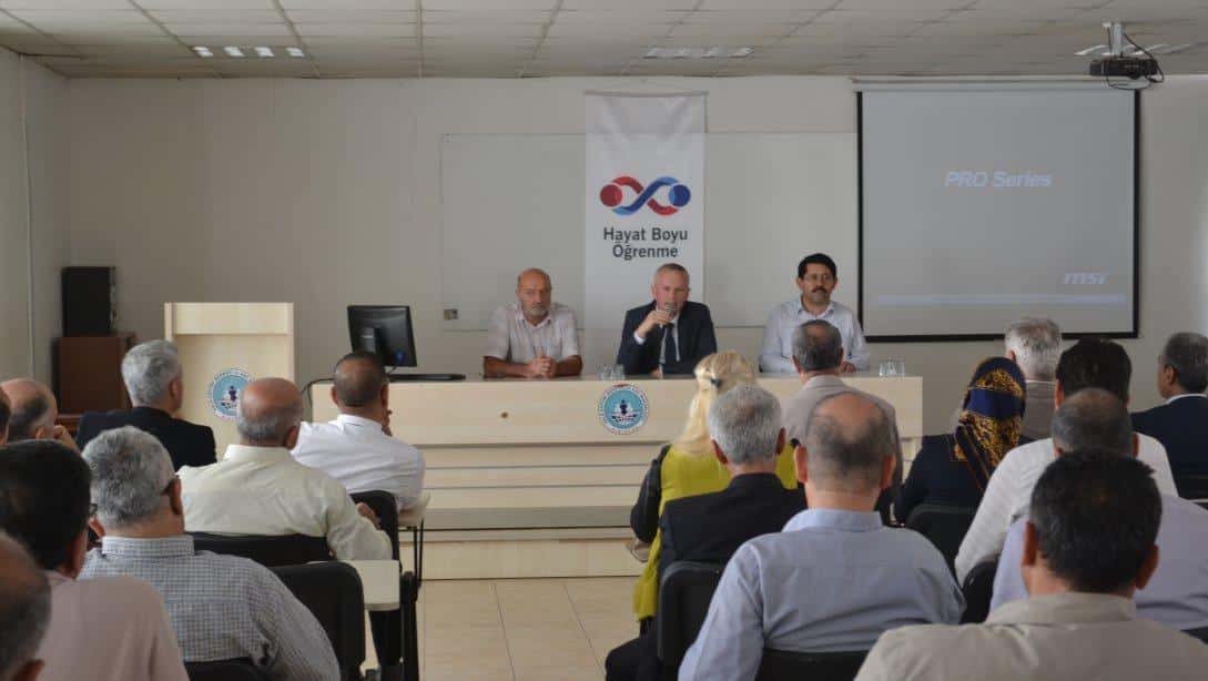 Kırıkhan Halk Eğitim Merkezi Müdürlüğünce Açılmış ve Açılması Planlanan Kurslarla İlgili Toplantı Yapıldı.