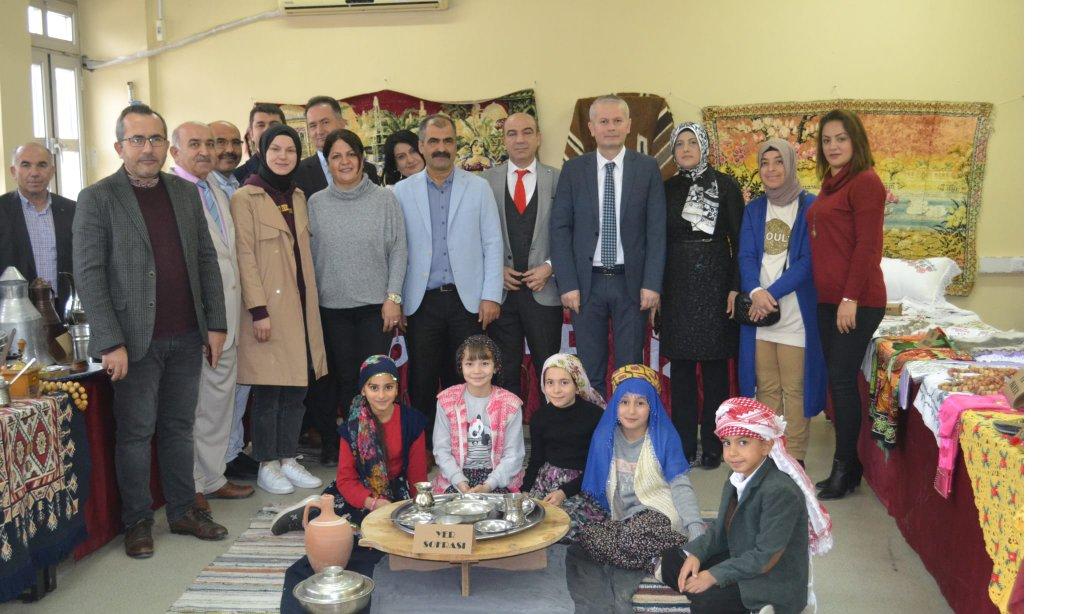 İlçemiz Şehit Ahmet Saylak  4. Sınıf İlkokulu Öğretmenleri Tarafından Milli ve Kültürel Değerlerimiz Sergisi Açıldı