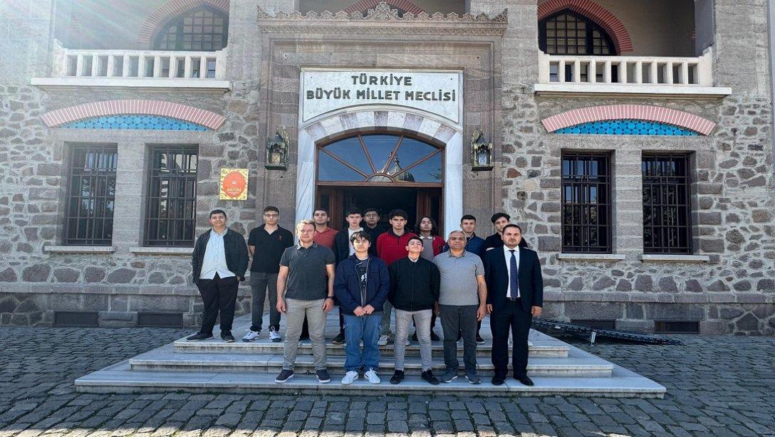 Ankara'da Tarihe Yolculuk: Öğrencilerimiz 1. ve 2. Türkiye Büyük Millet Meclisini Ziyaret Etti.